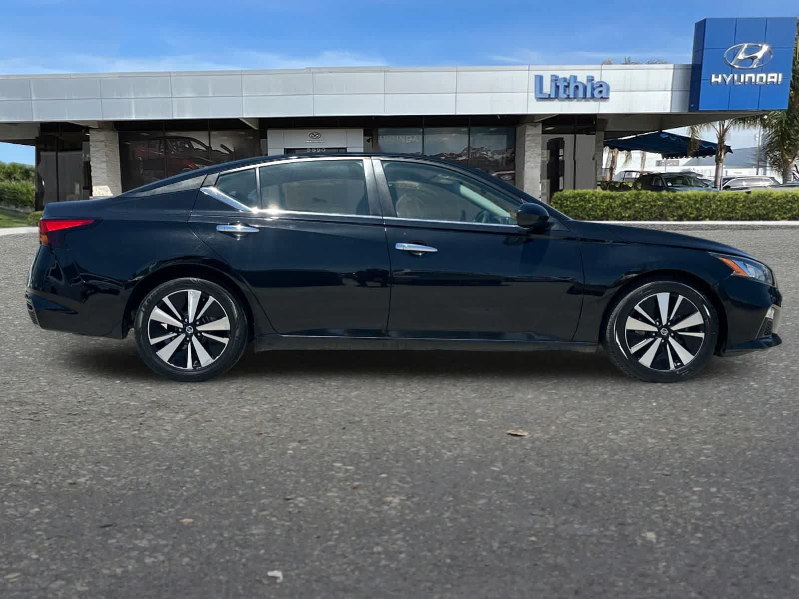 Used 2022 Nissan Altima 2.5 SV FWD image 9