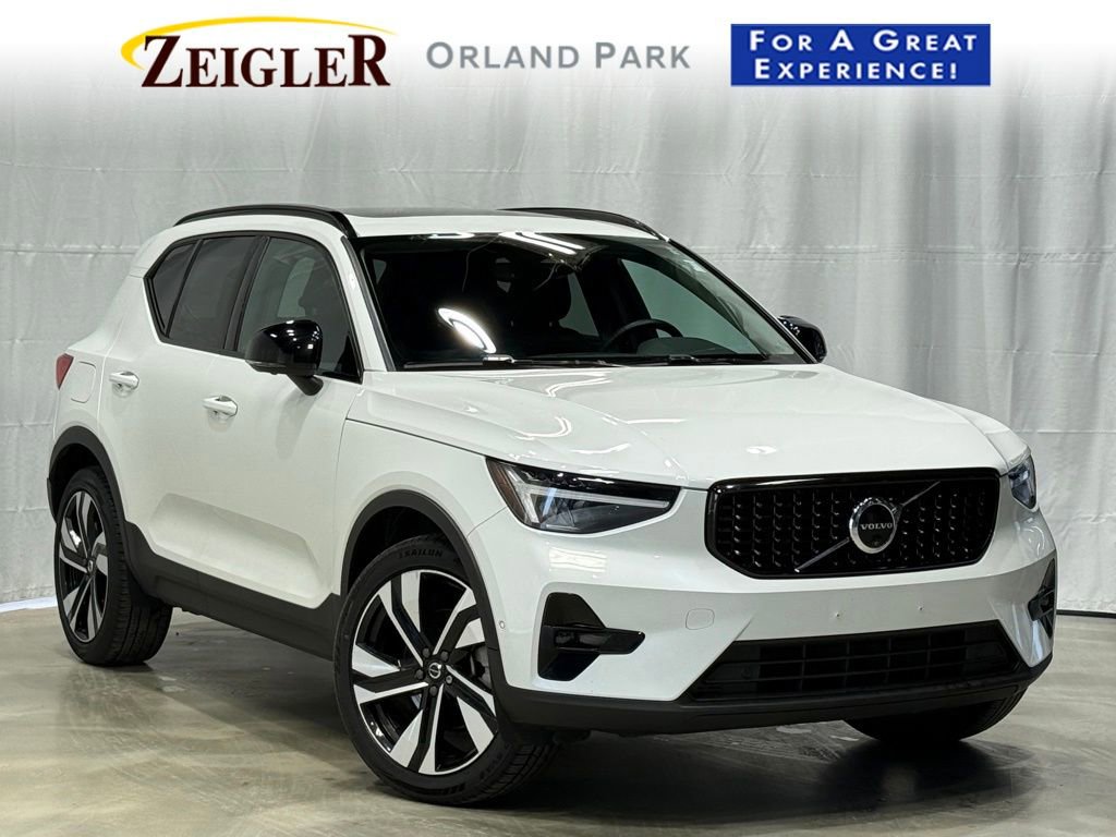 Used 2024 Volvo XC40 B5 Plus w/ Climate Package