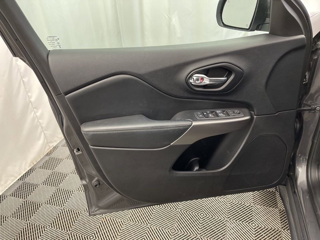 Used 2021 Jeep Cherokee Latitude Lux w/ Comfort/Convenience Group image 29