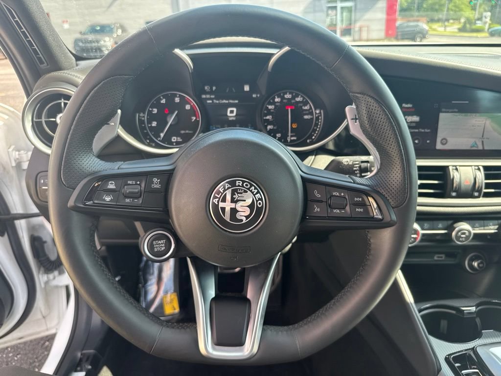 Used 2023 Alfa Romeo Giulia Veloce AWD/4WD image 35