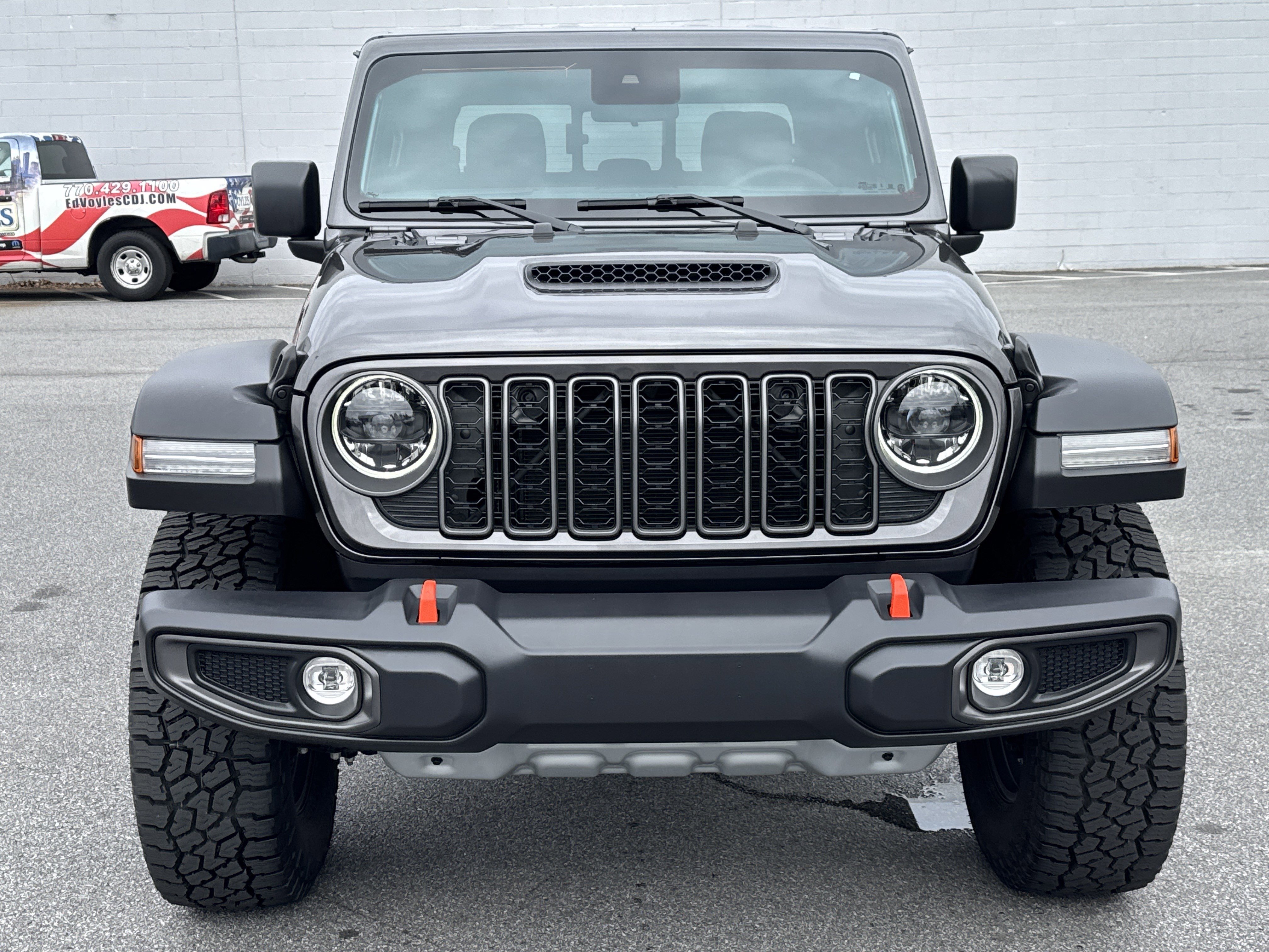 Used 2025 Jeep Gladiator Mojave w/ Convenience Group image 9