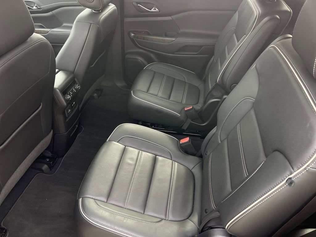 Used 2022 GMC Acadia Denali w/ Denali Ultimate Package FWD image 25