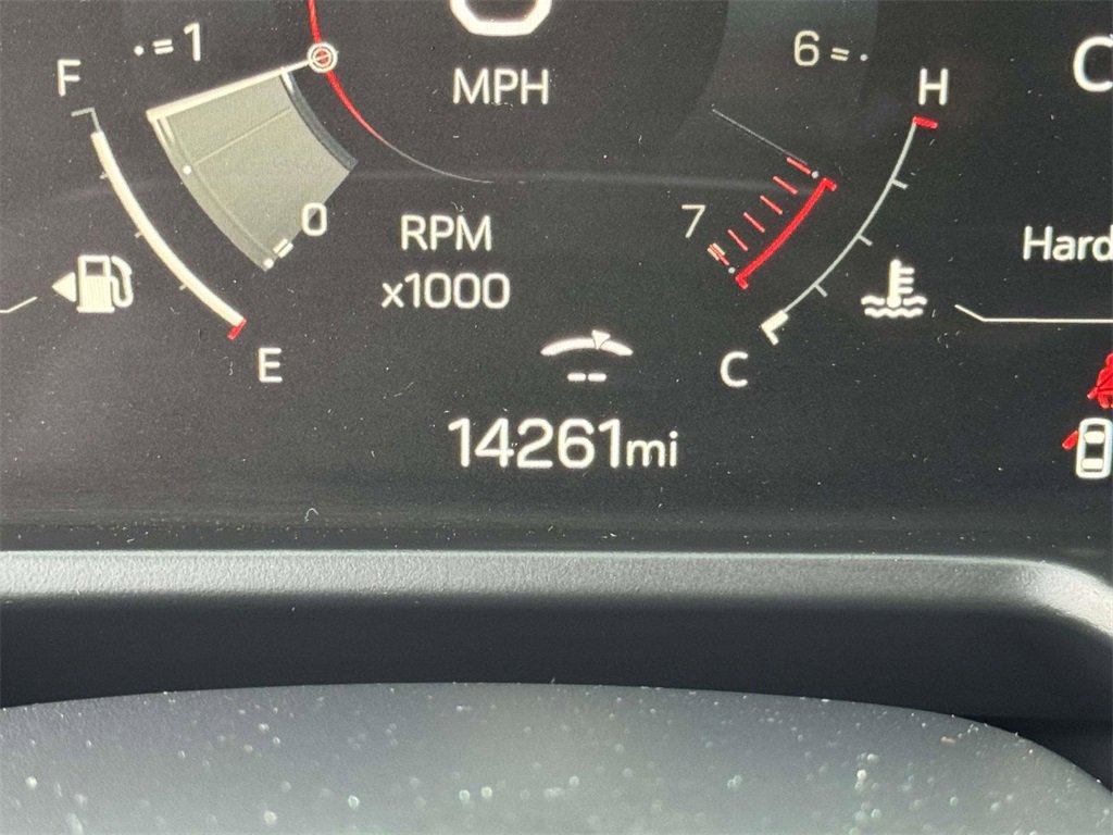 Used 2025 GMC Acadia Elevation image 13