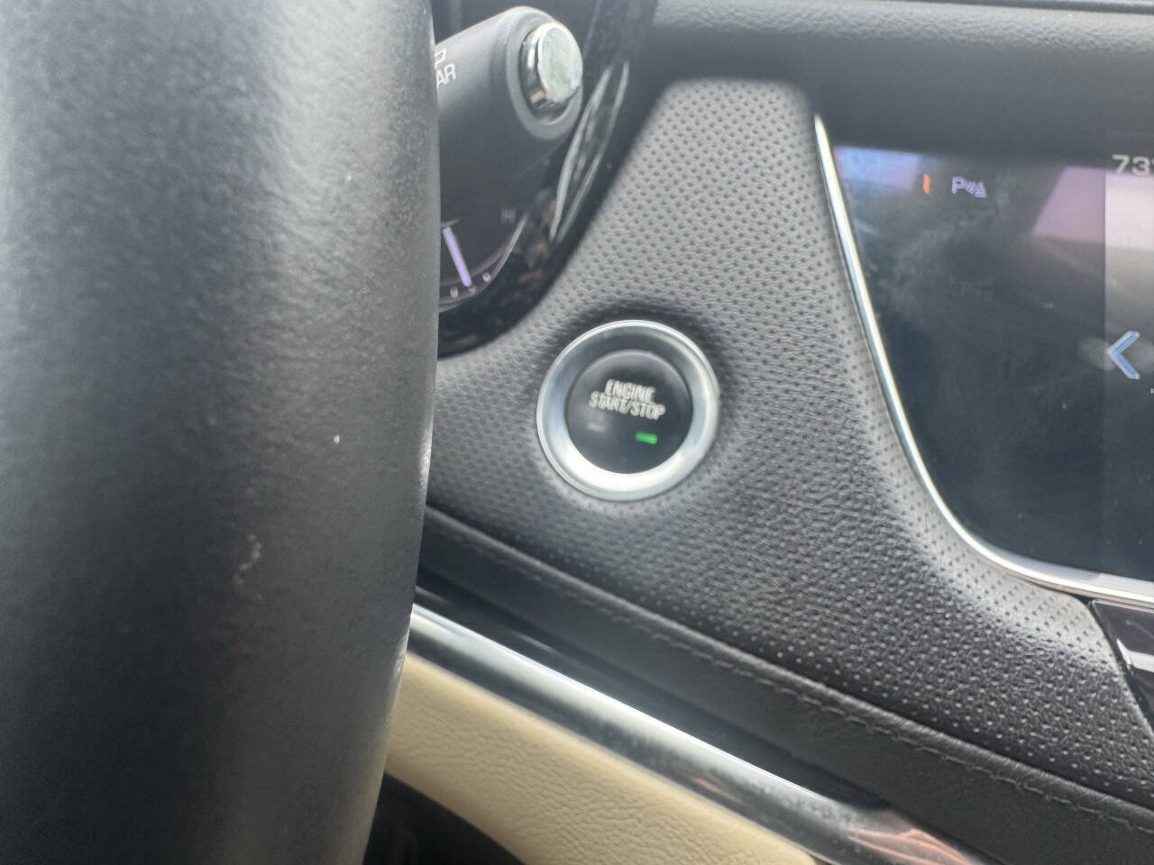 Used 2018 Cadillac XT5 FWD image 28