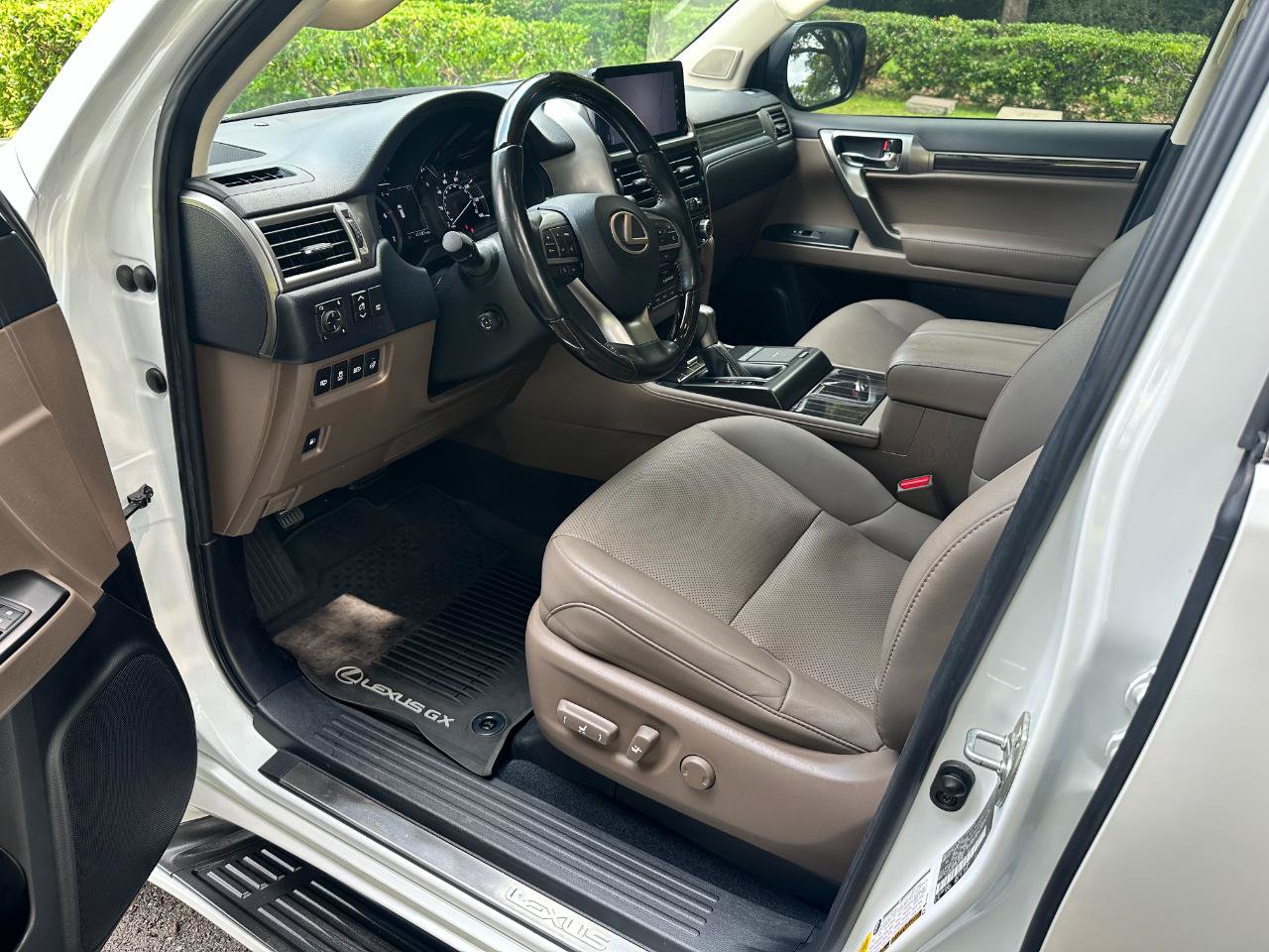Used 2023 Lexus GX 460 Premium w/ Premium Package AWD/4WD image 11