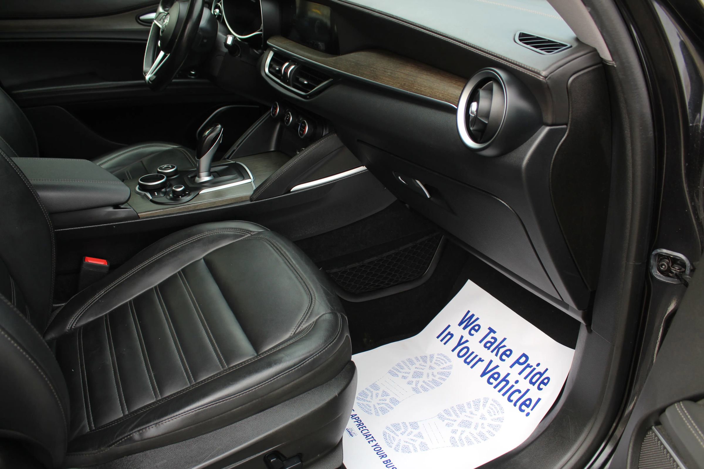 Used 2019 Alfa Romeo Stelvio Ti Lusso w/ Quick Order Package 22X Lusso AWD/4WD image 17