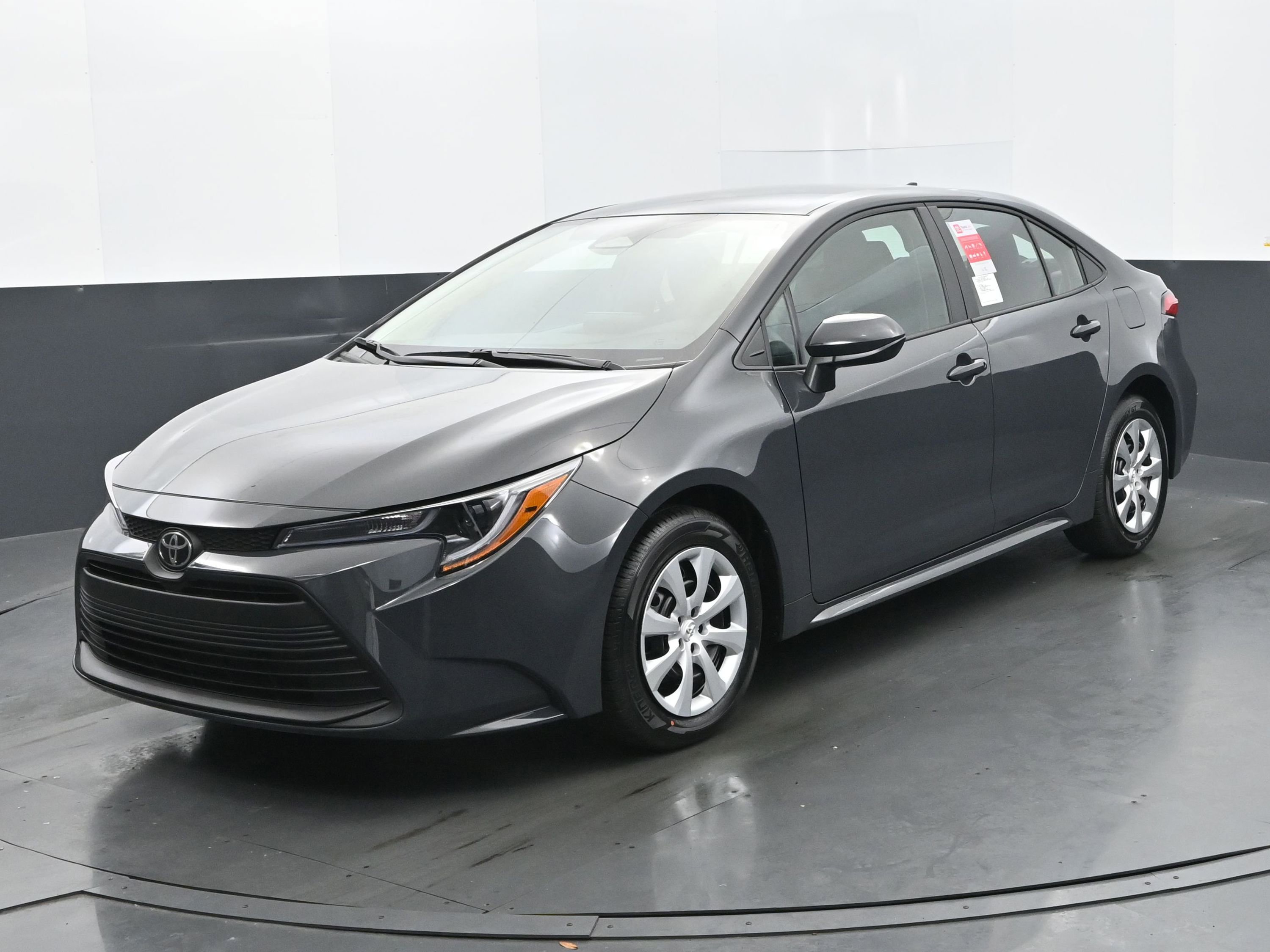 Used 2025 Toyota Corolla LE image 1