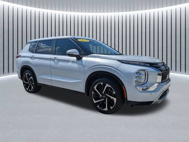 Used 2023 Mitsubishi Outlander SE FWD image 2