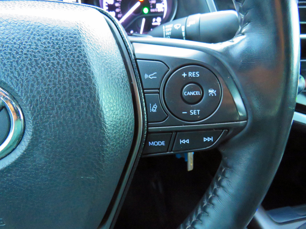 Used 2021 Toyota Camry SE w/ Carpet Mat Package (TMS) image 25