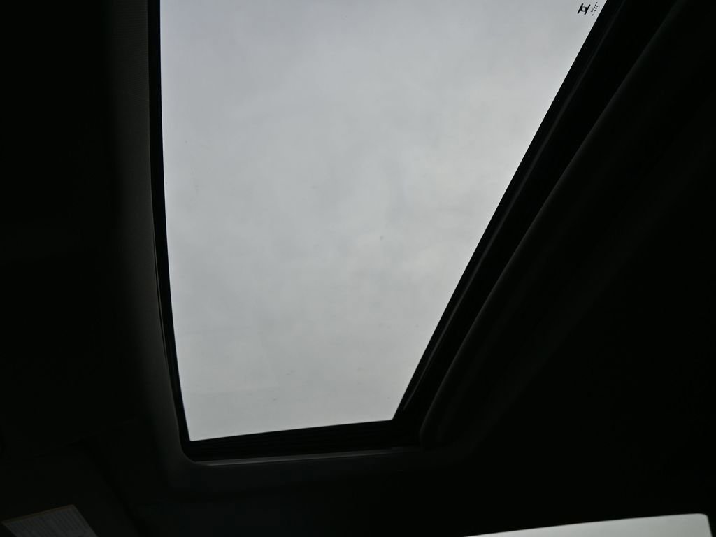 Used 2024 GMC Sierra 3500 SLT w/ SLT Premium Package image 43