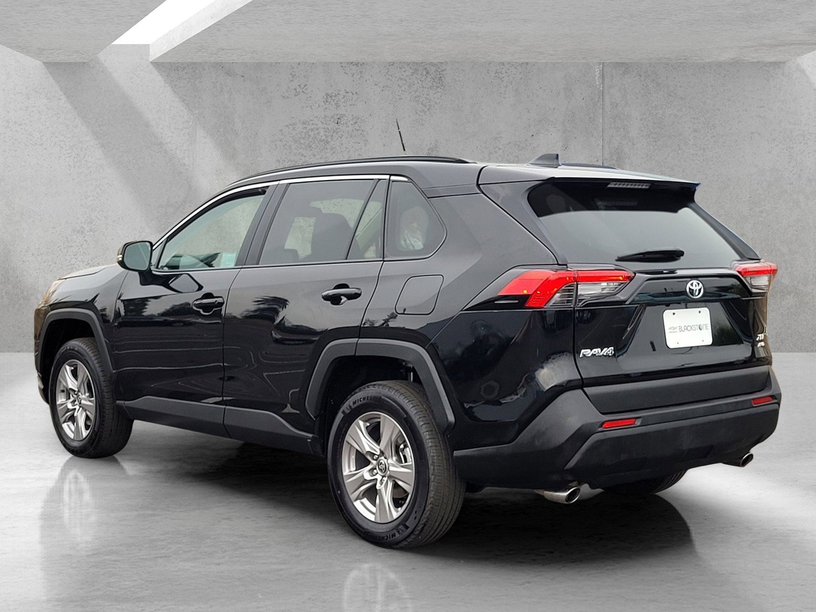 Used 2025 Toyota RAV4 XLE image 5