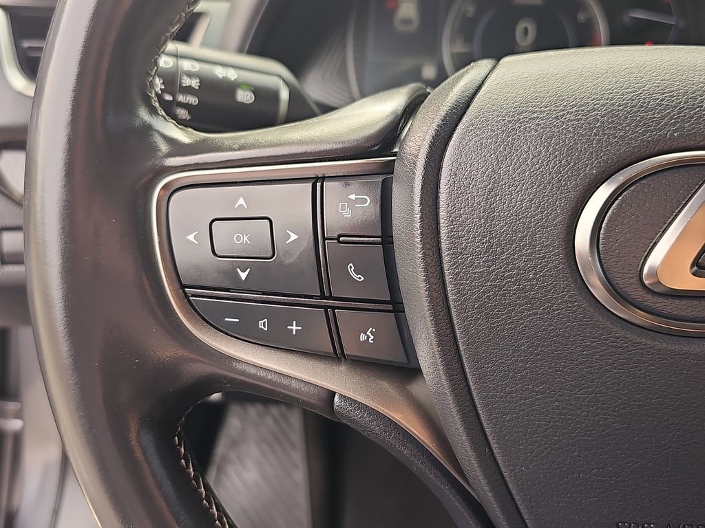 Used 2019 Lexus UX 200 FWD image 19
