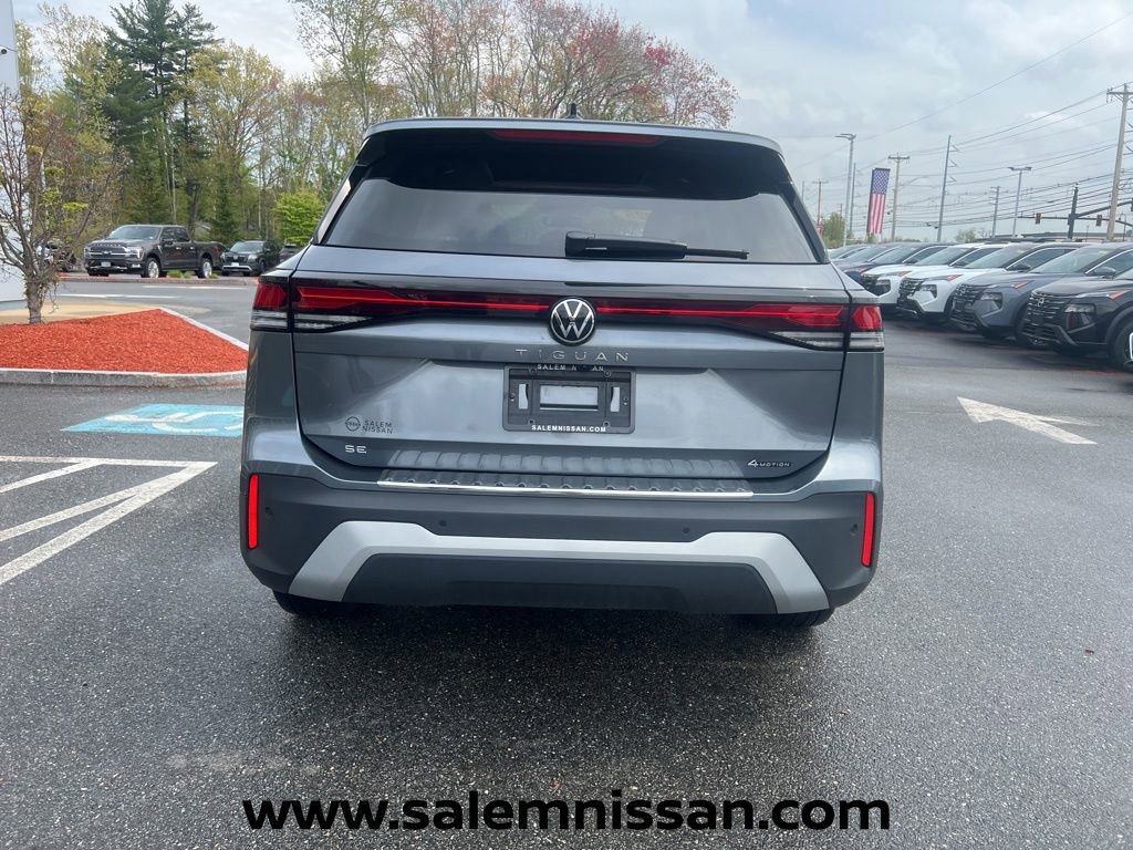 Used 2025 Volkswagen Tiguan SE AWD/4WD image 6