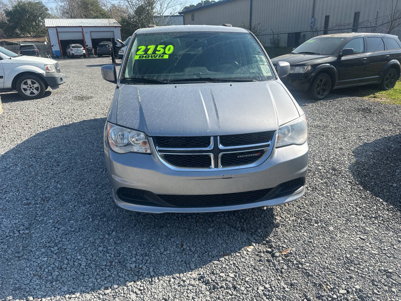 Used 2016 Dodge Grand Caravan SXT w/ UConnect Hands-Free Group FWD image 2