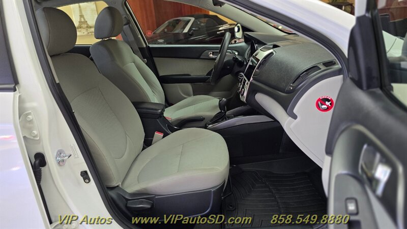 Used 2013 Kia Forte EX FWD image 16