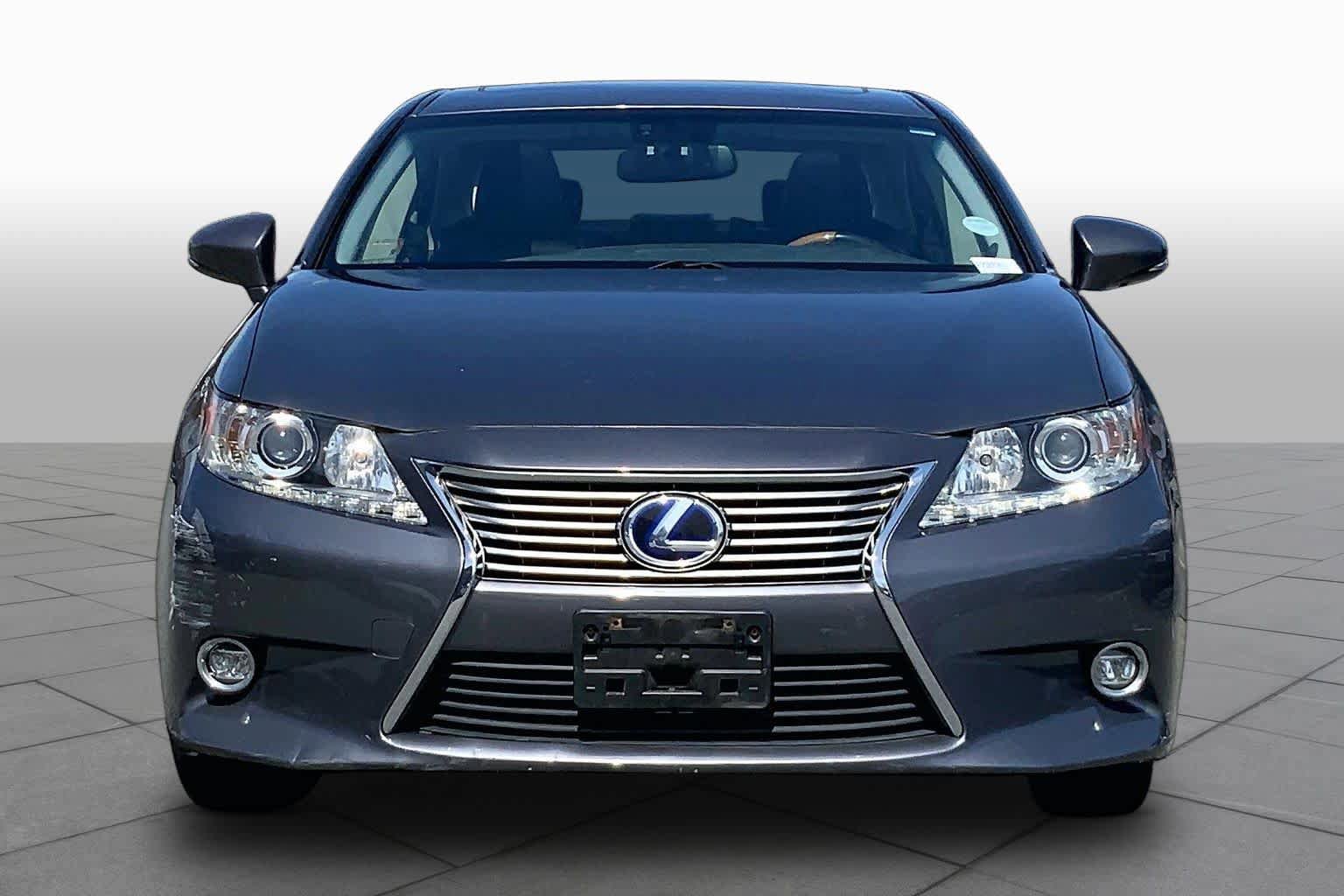Used 2015 Lexus ES 300h w/ Navigation System Package FWD image 4