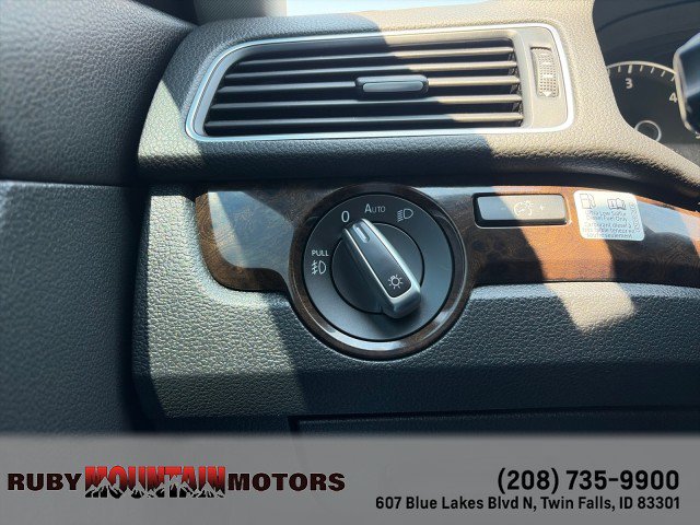 Used 2015 Volkswagen Passat TDI SEL Premium FWD image 17