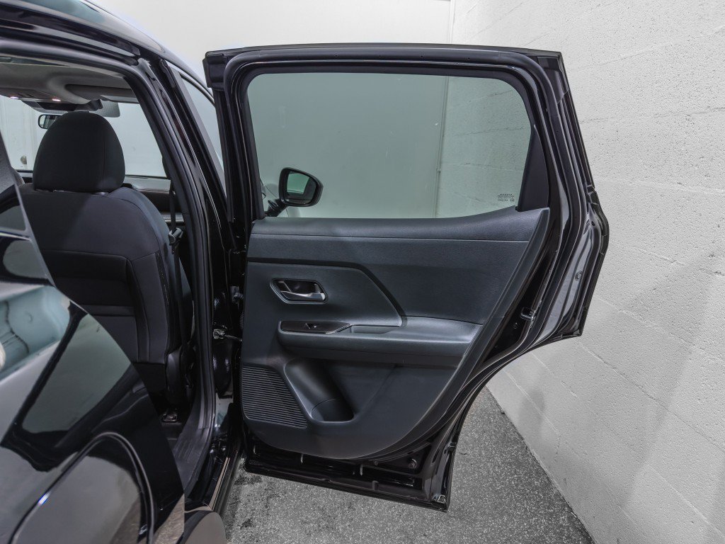 Used 2025 Nissan Kicks SV w/ SV Premium Package AWD/4WD image 18