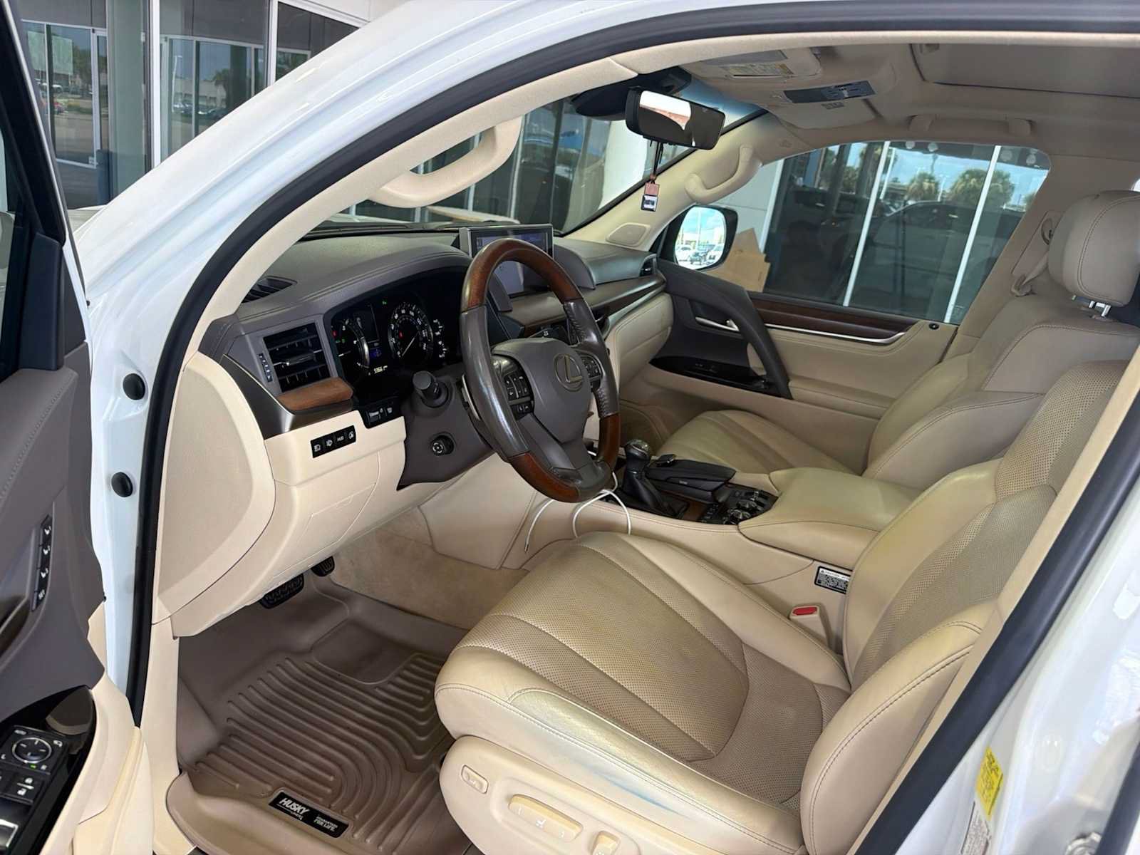 Used 2018 Lexus LX 570 4WD w/ Luxury Package image 6