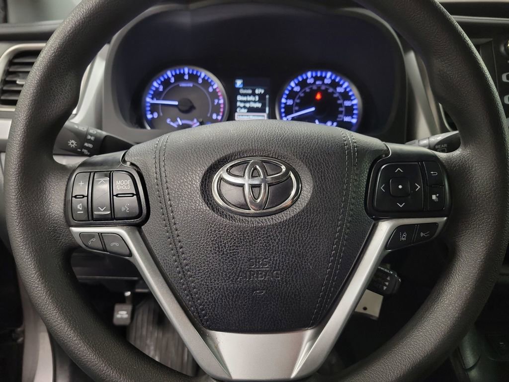 Used 2019 Toyota Highlander LE image 18