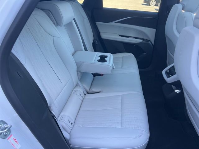 Used 2024 Cadillac Lyriq Luxury image 36