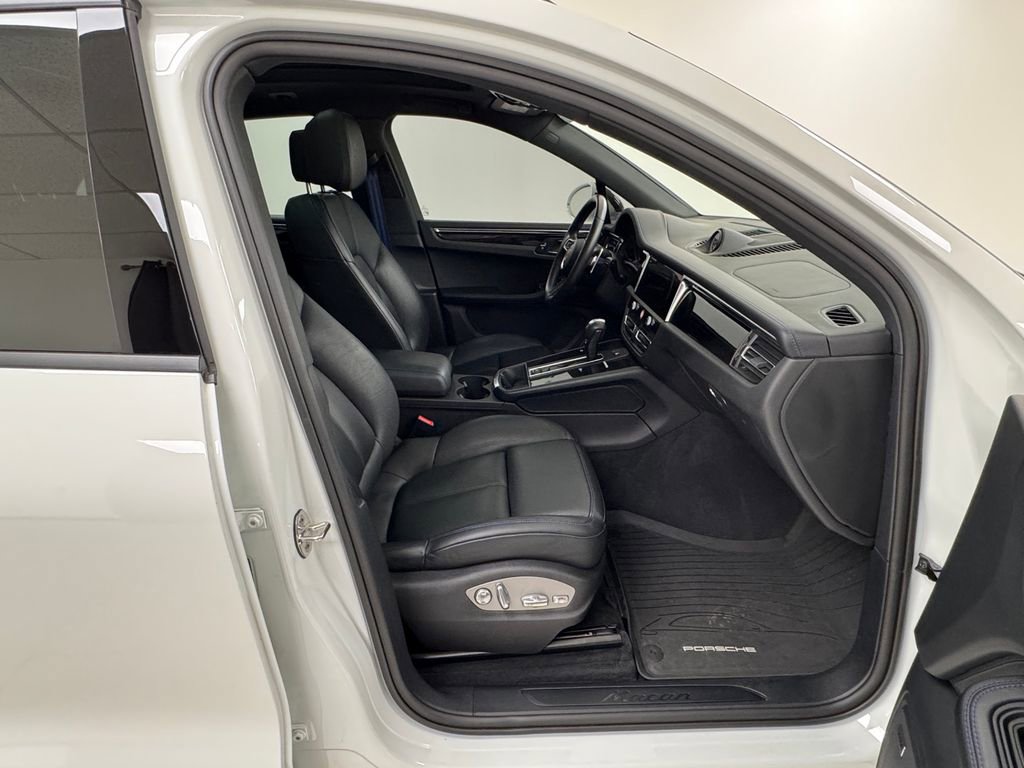 Used 2024 Porsche Macan w/ Premium Plus Package image 14