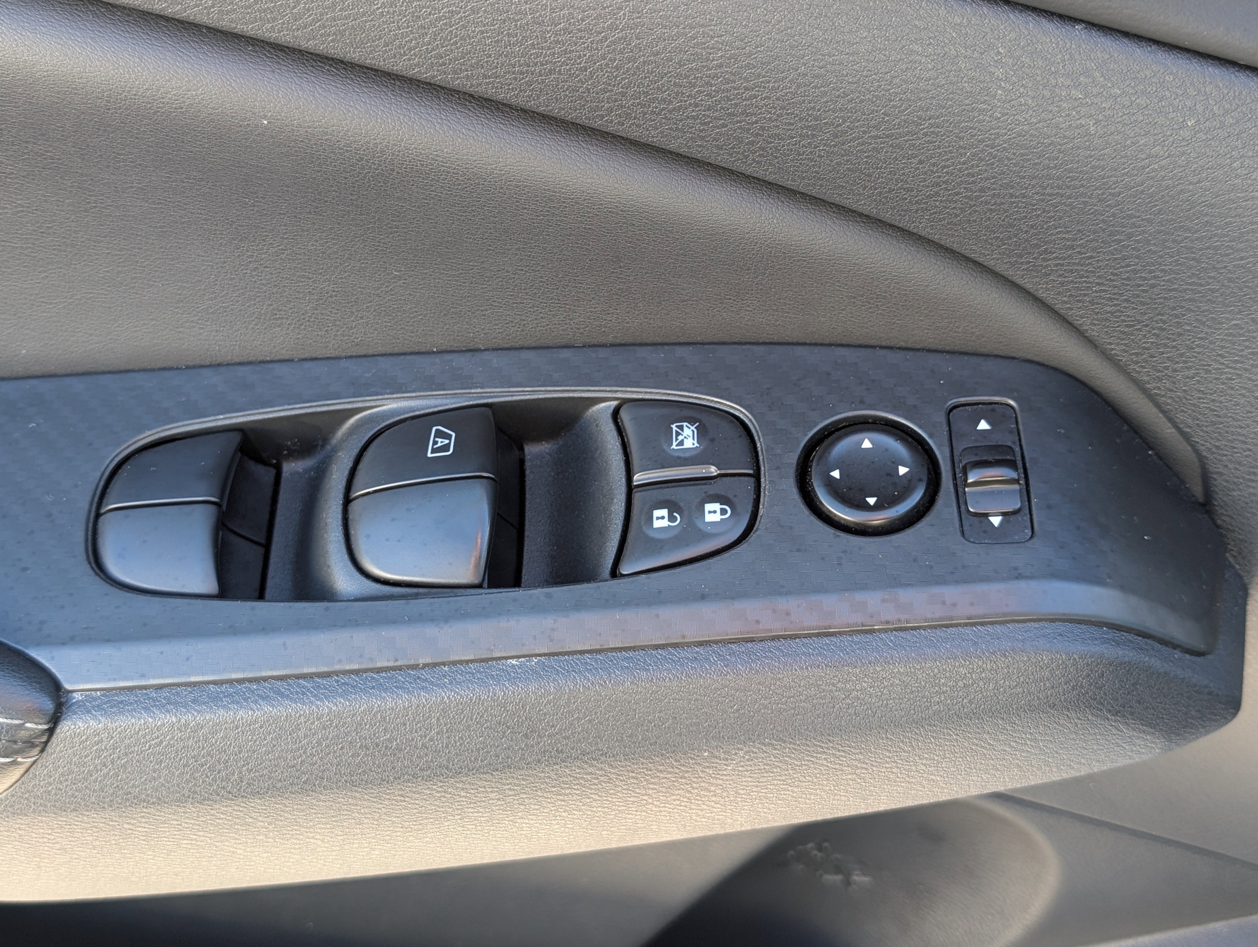 Used 2024 Nissan Altima 2.5 SV image 18