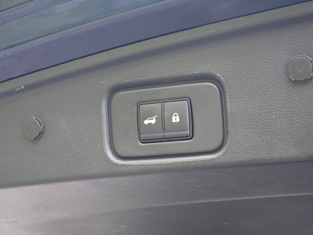 Used 2025 Nissan Pathfinder SV FWD image 16