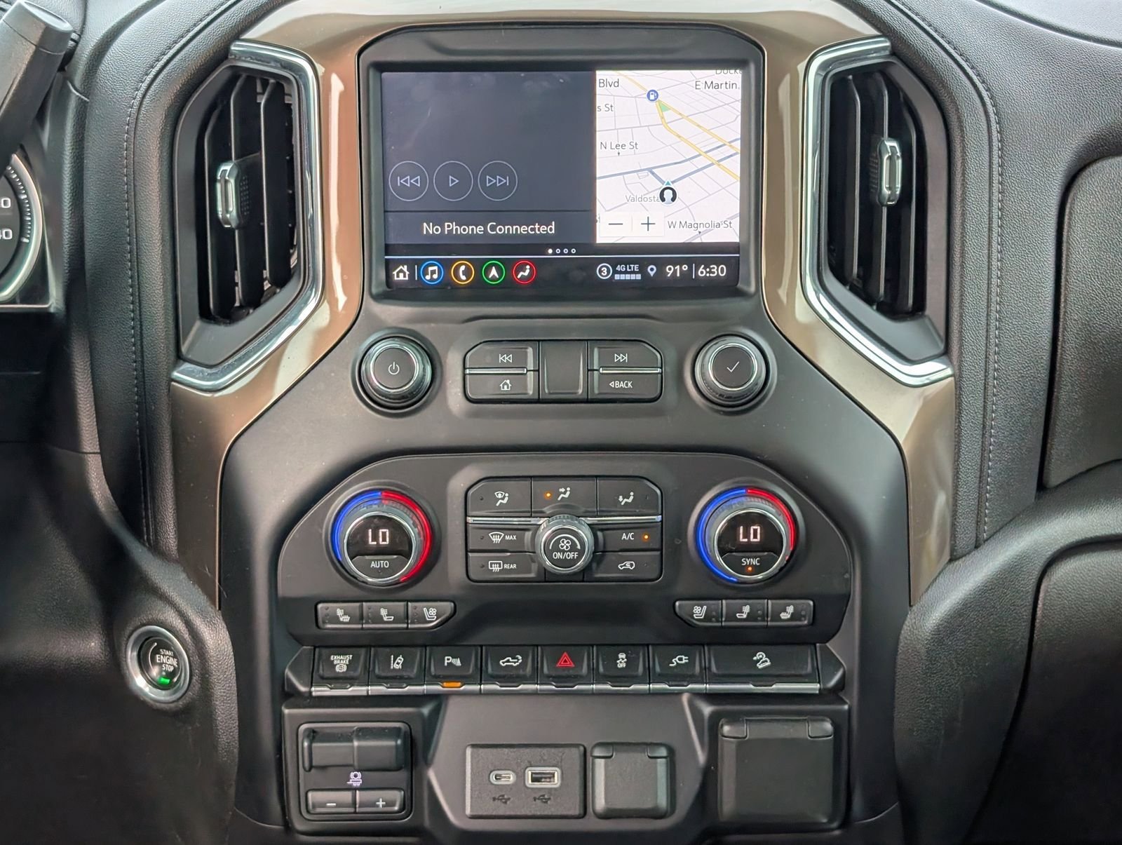 Used 2022 Chevrolet Silverado 2500 High Country w/ Technology Package AWD/4WD image 17