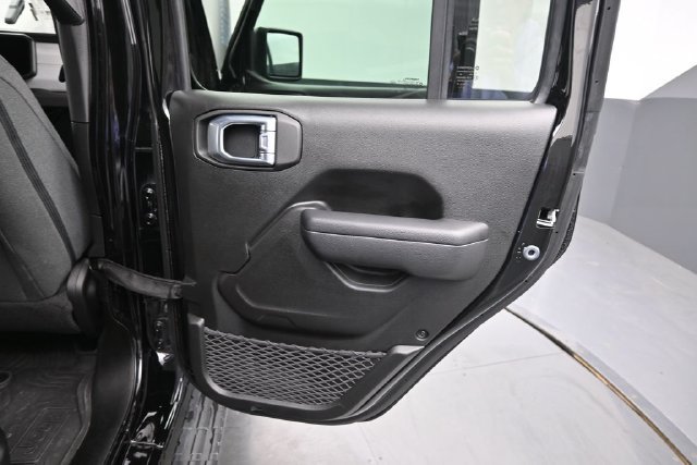 Used 2024 Jeep Wrangler Unlimited AWD/4WD image 16