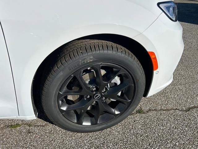 New 2026 Chrysler Pacifica Select image 33
