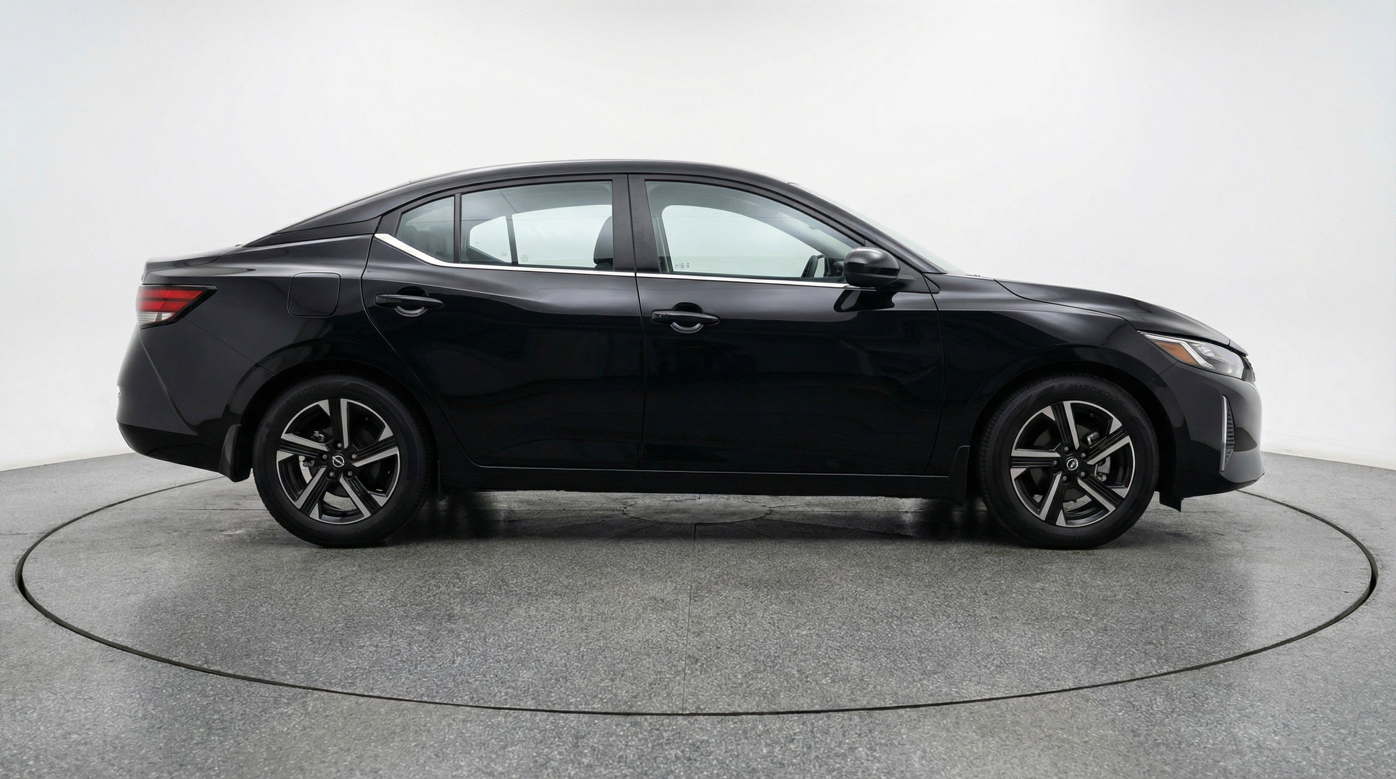 Used 2025 Nissan Sentra SV image 11