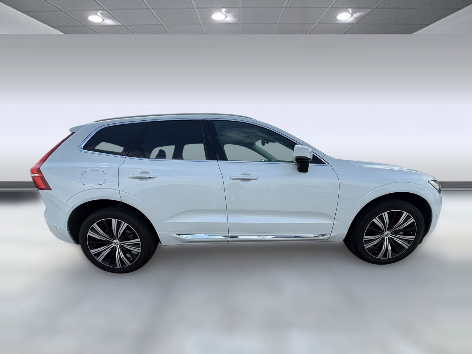 Used 2023 Volvo XC60 B5 Plus w/ Protection Package Premier image 8