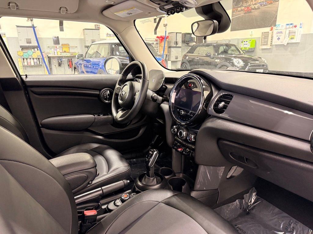 Used 2022 MINI Cooper 4-Door Hardtop w/ Storage Package image 29