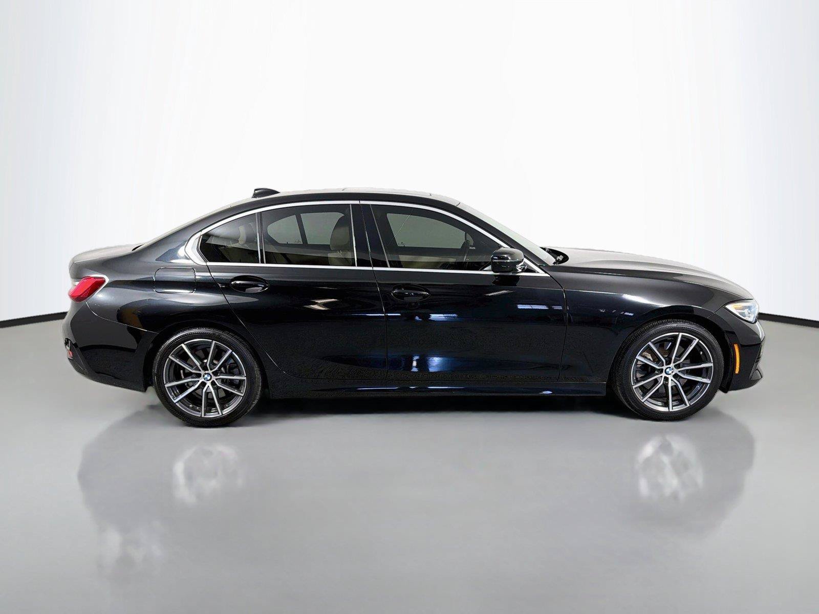 Used 2021 BMW 330i Sedan w/ Driving Assistance Package RWD image 4