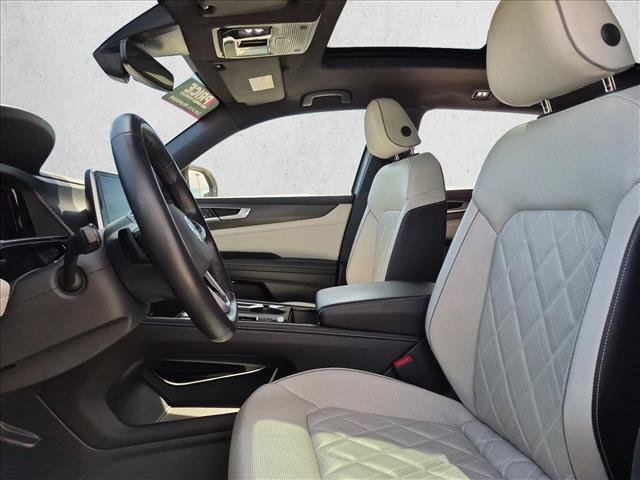 Used 2024 Volkswagen Atlas Cross Sport SEL Premium R-Line AWD/4WD image 17
