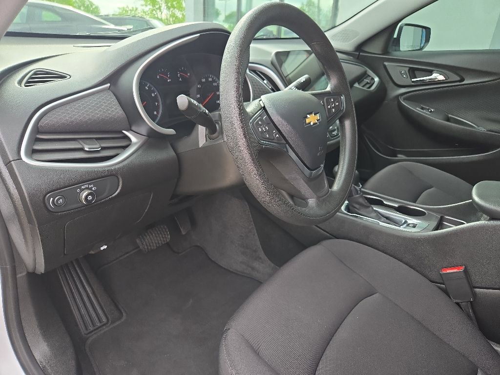 Used 2024 Chevrolet Malibu LS FWD image 35
