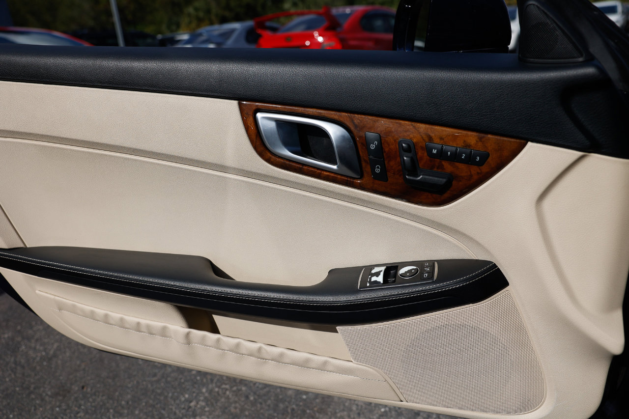 Used 2014 Mercedes-Benz SLK 250 image 38