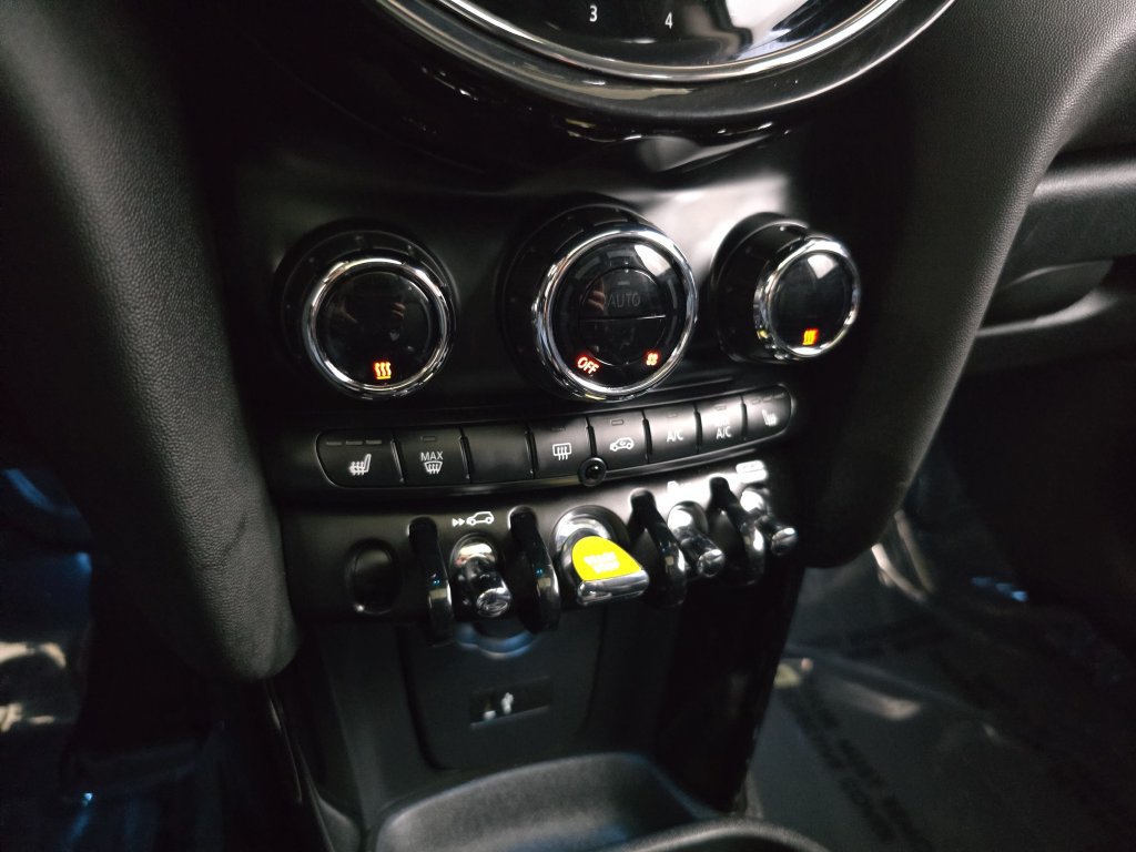 Used 2024 MINI Cooper SE FWD image 25