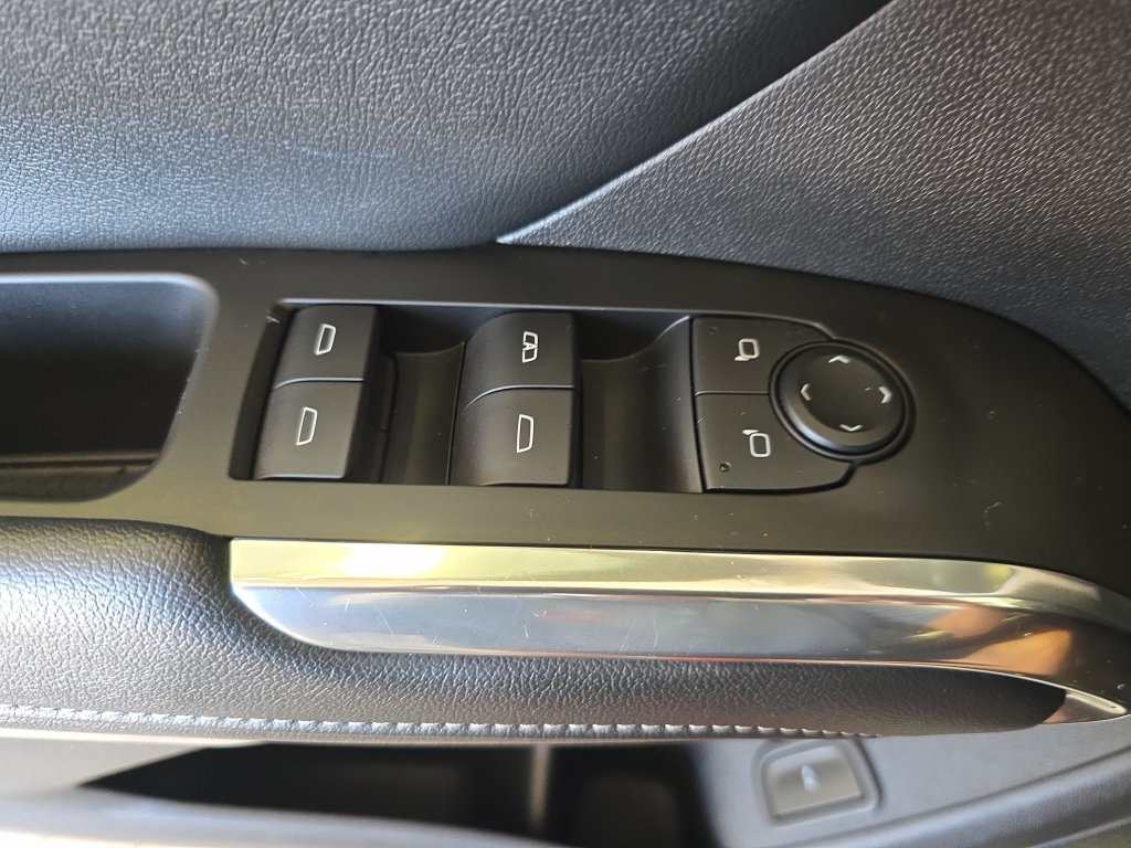 Used 2024 Chevrolet Traverse LT FWD image 29