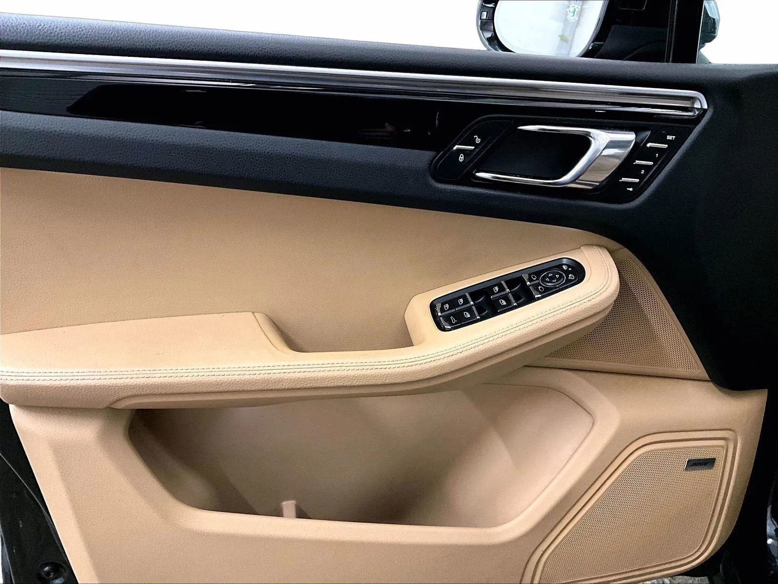 Used 2017 Porsche Macan S image 23