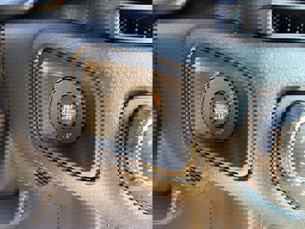 Used 2025 Jeep Wrangler Sport image 21