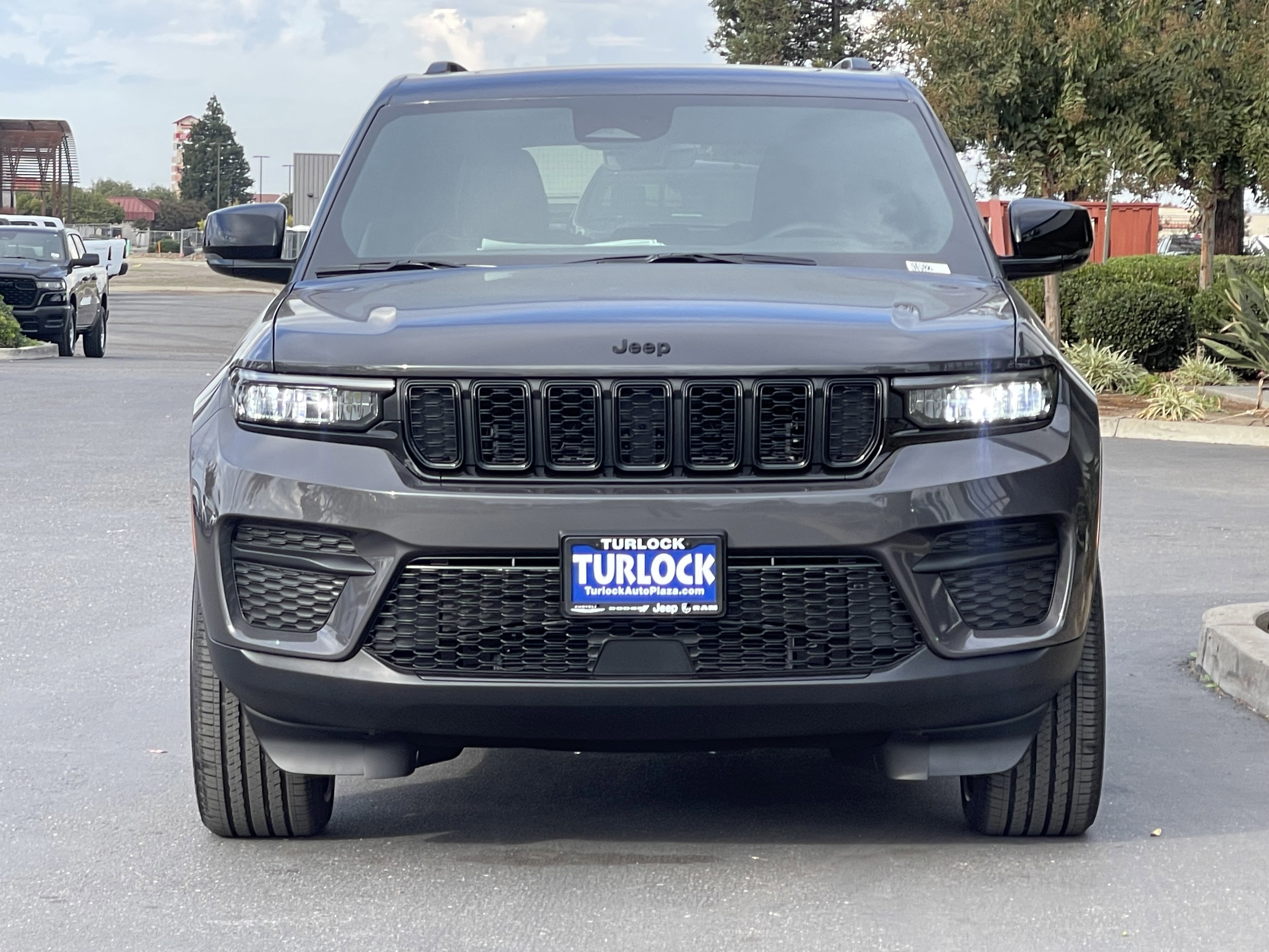 New 2025 Jeep Grand Cherokee Altitude image 6