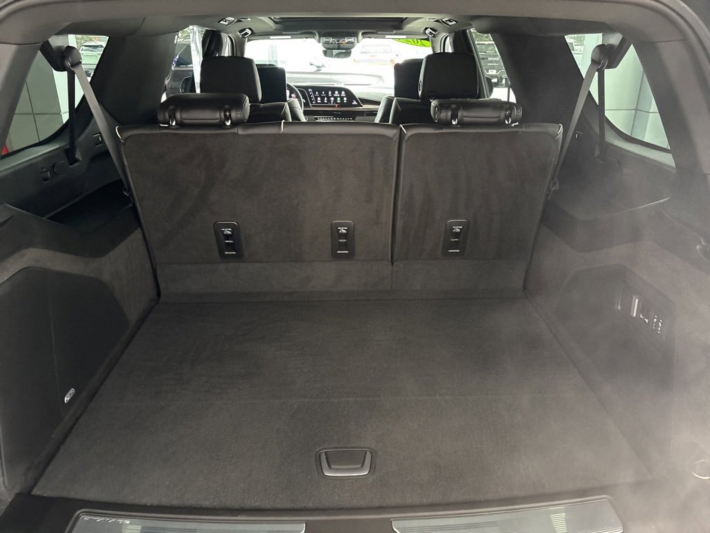 Used 2024 Cadillac Escalade ESV Premium Luxury image 39