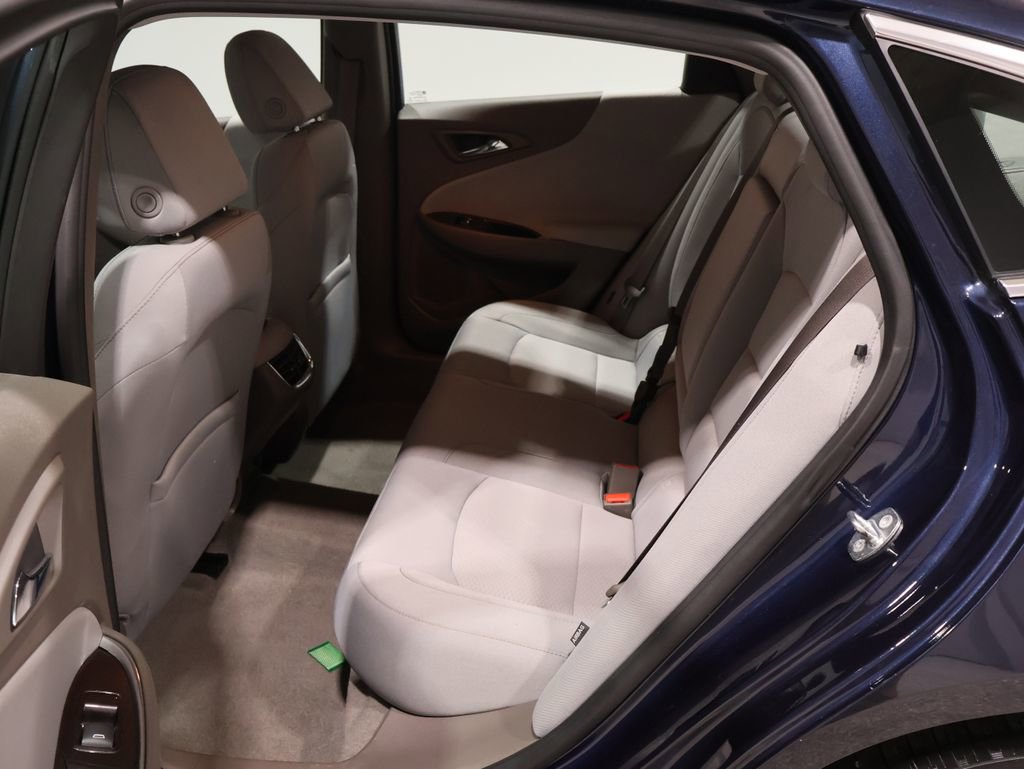 Used 2017 Chevrolet Malibu LT image 18