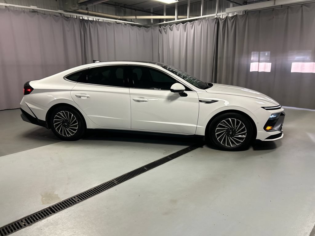 Used 2025 Hyundai Sonata Limited FWD image 8