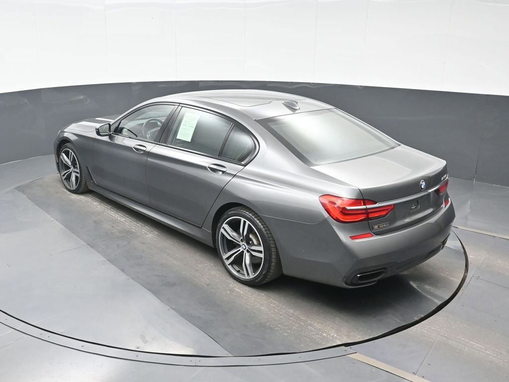 Used 2019 BMW 750i w/ Luxury Rear Seating Package RWD image 19