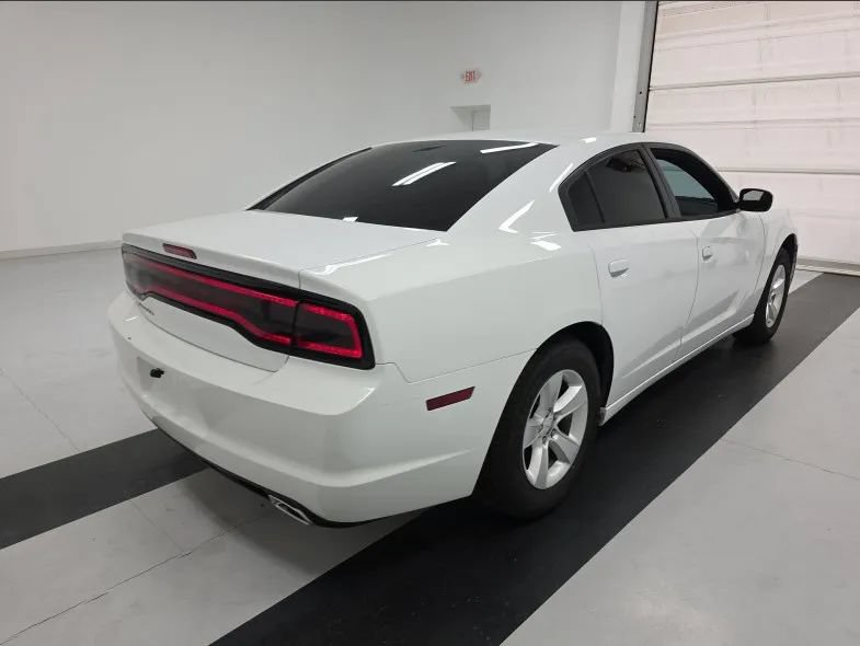 Used 2014 Dodge Charger SE RWD image 2
