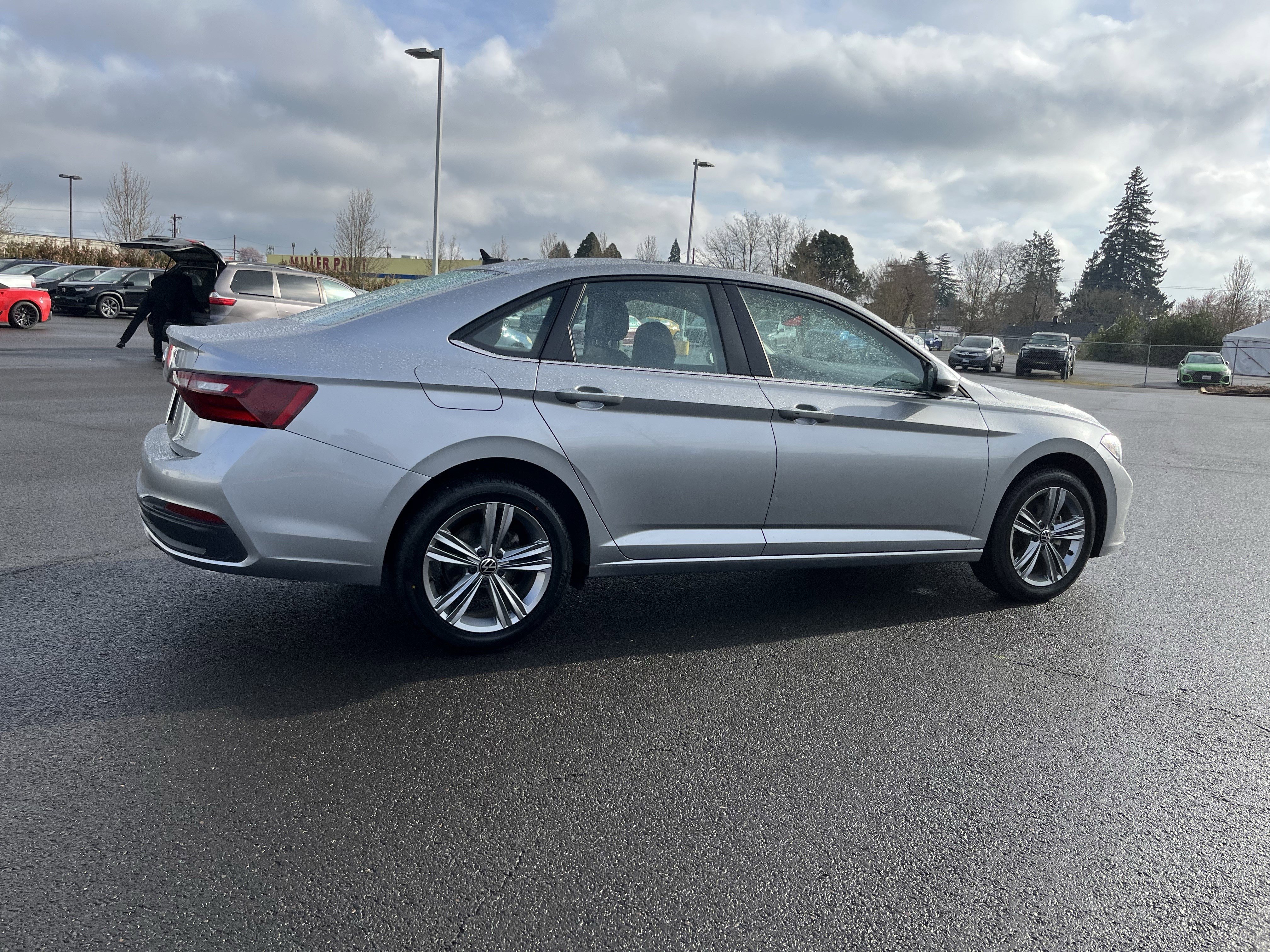 Used 2024 Volkswagen Jetta SE image 6