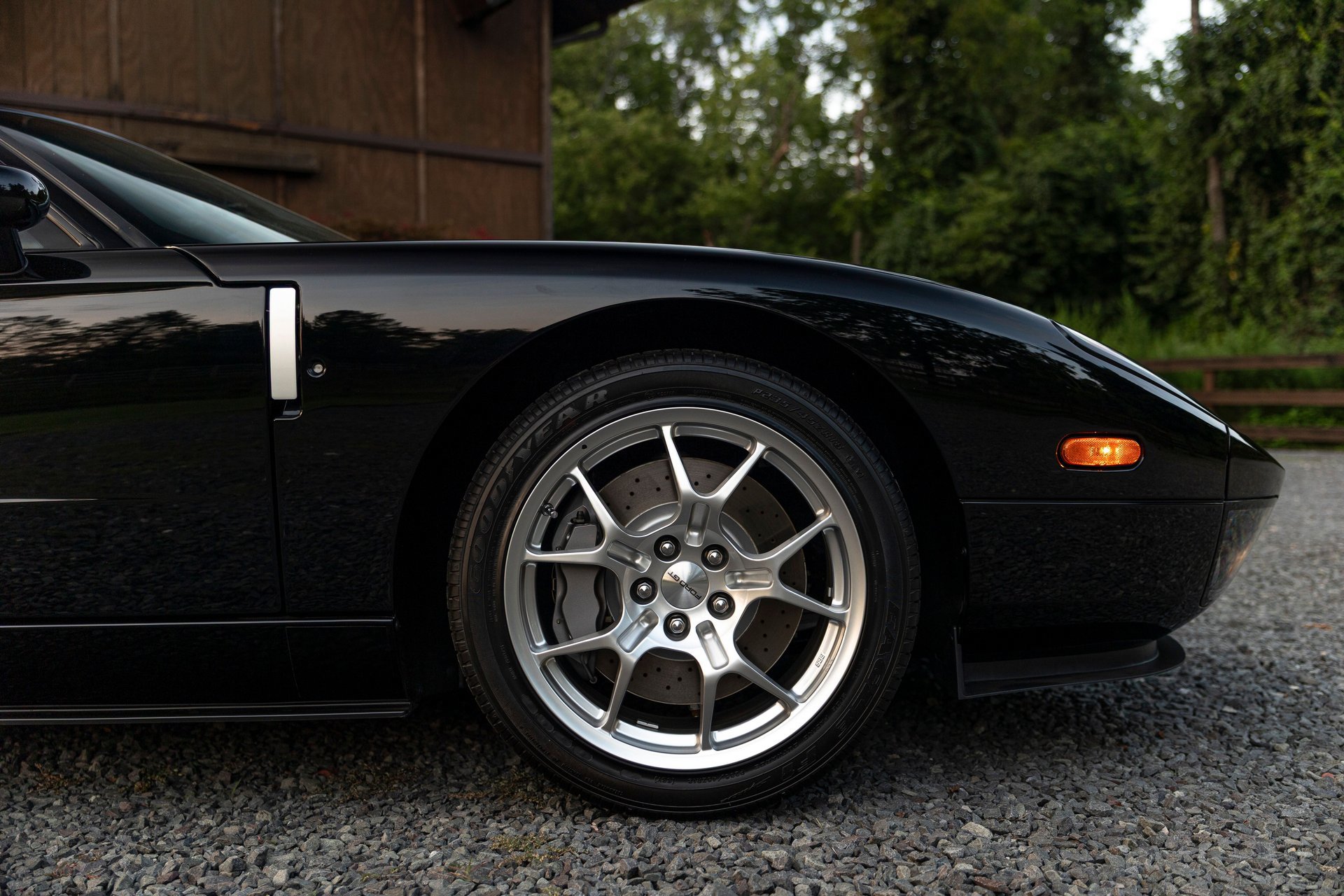 Used 2006 Ford GT RWD image 31
